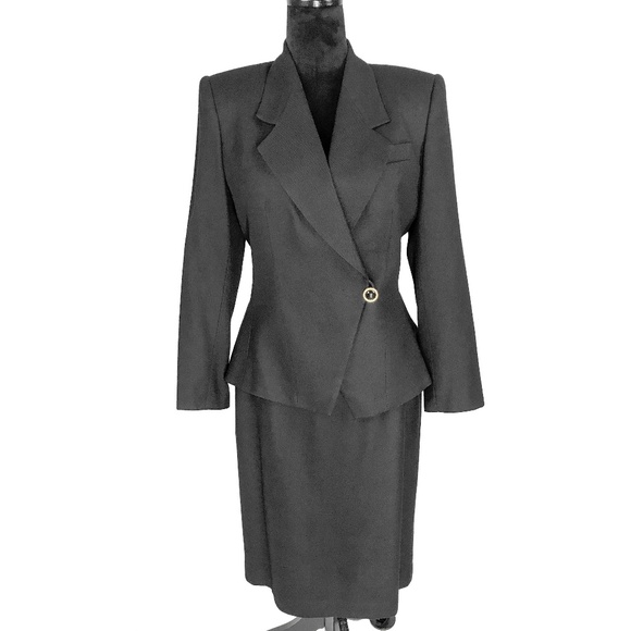 Kasper Dresses & Skirts - Kasper Black 2 Pc Skirt Suit